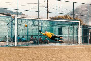 世界杯日本3-4球胜突尼斯，蓝武士传控压制铁血防守（配图示意）